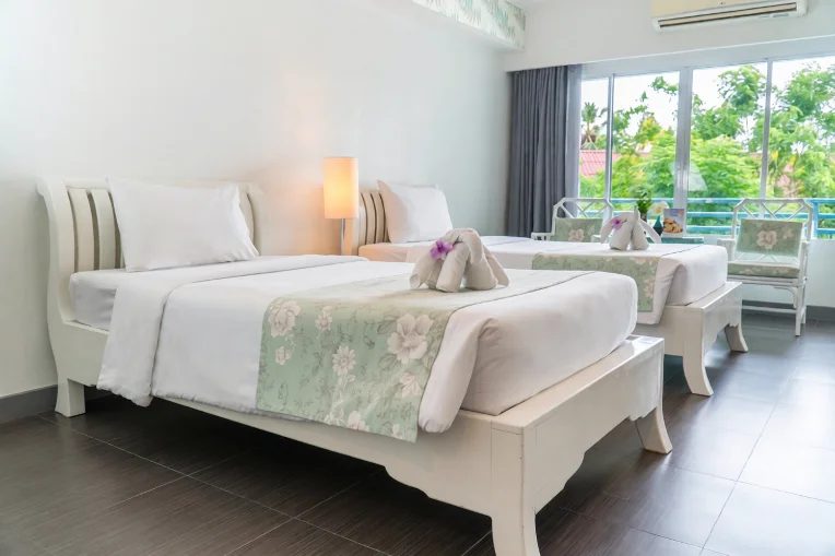Superior twin room with garden view